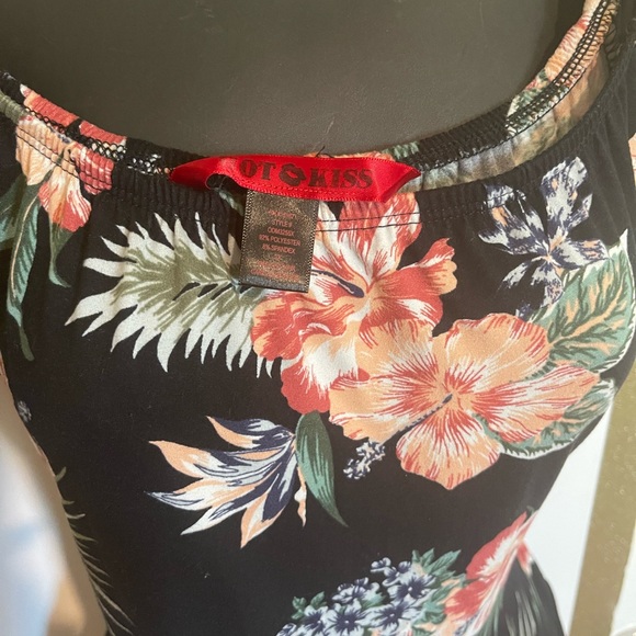 Black floral dress with shorts and front slit size 1X - Picture 4 of 5